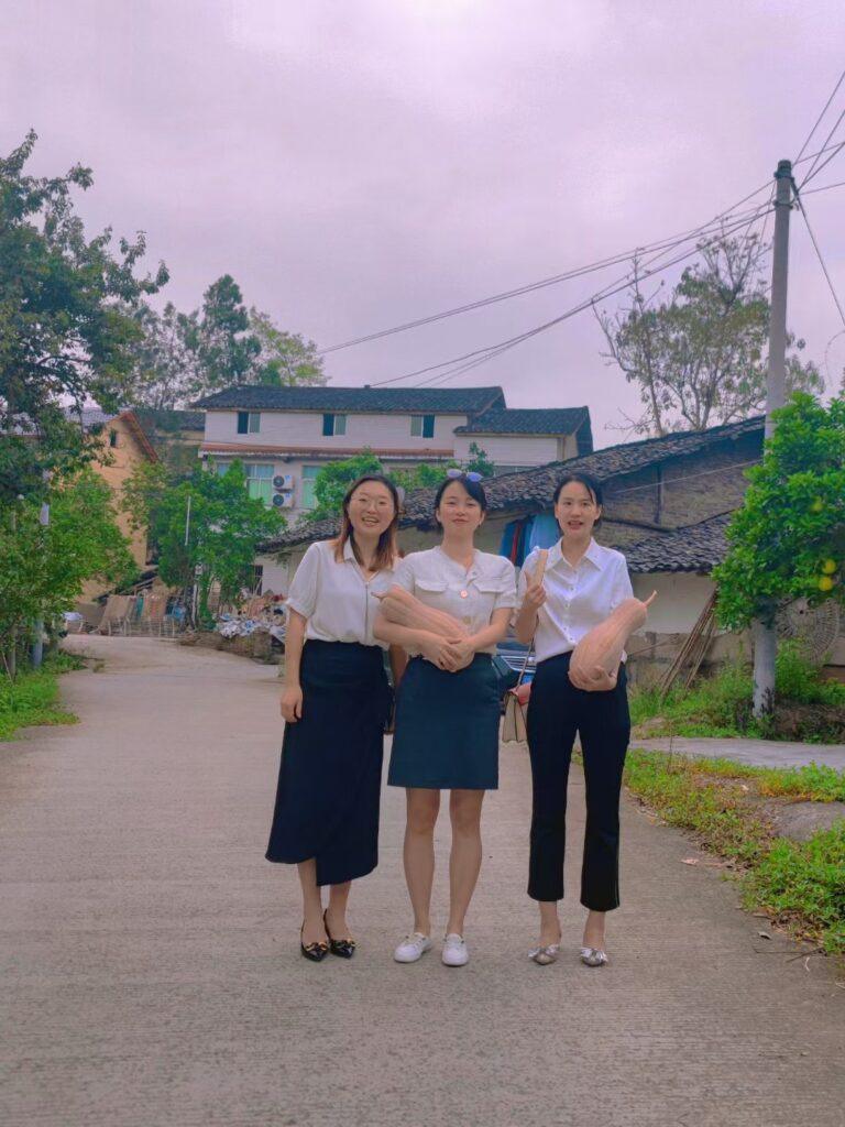 I am a Chinese girl. As the founder of "Yidian Hao", Liu Yuan, I am dedicated to bringing high-quality Chinese products to friends around the world.